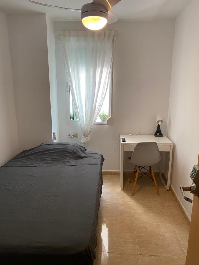 Single Room In My Apartment At The Beach Valencia Exterior photo